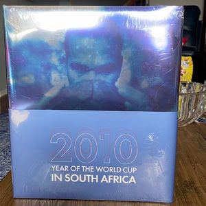 NWOT Louis Vuitton Rebonds book